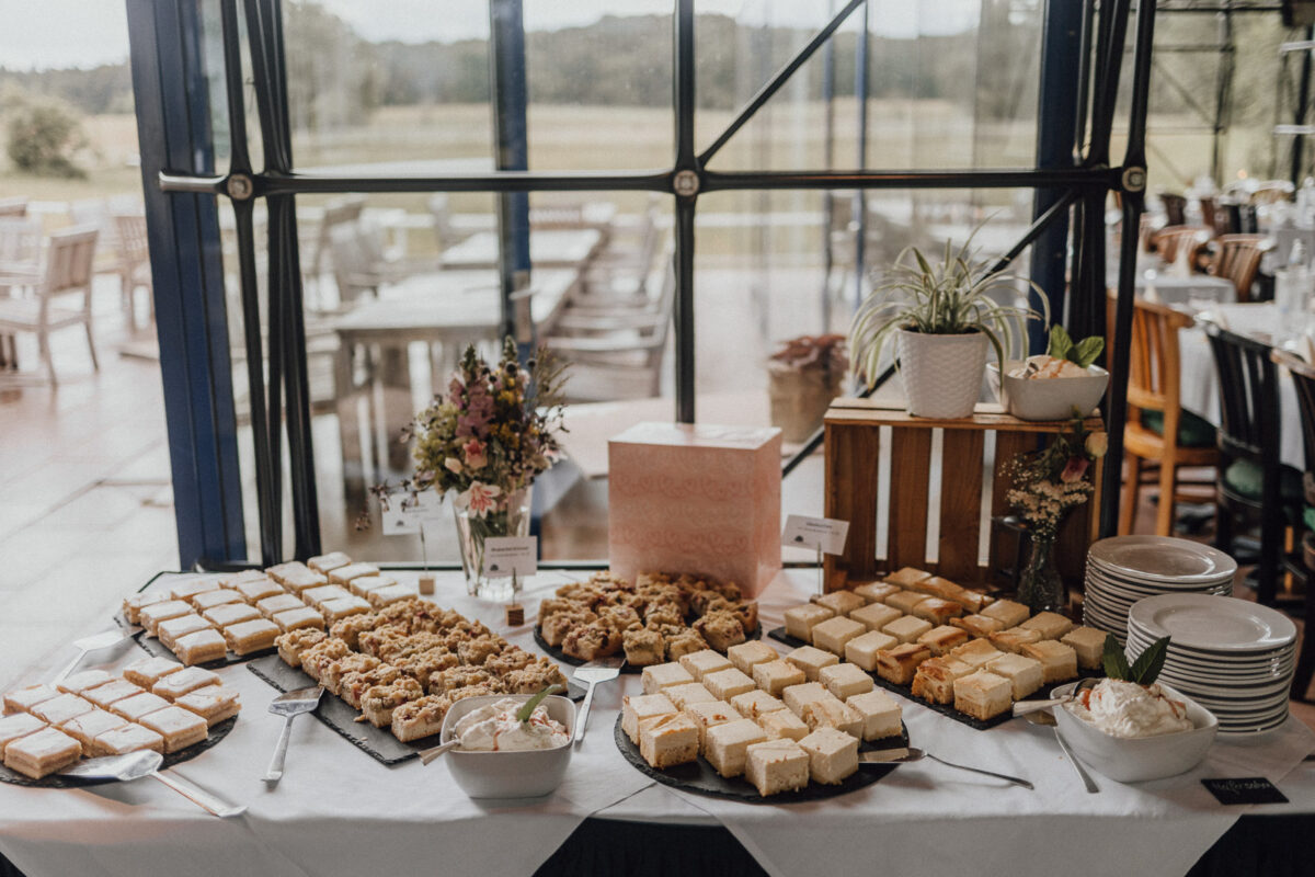 Kuchenbuffet im Festsaal