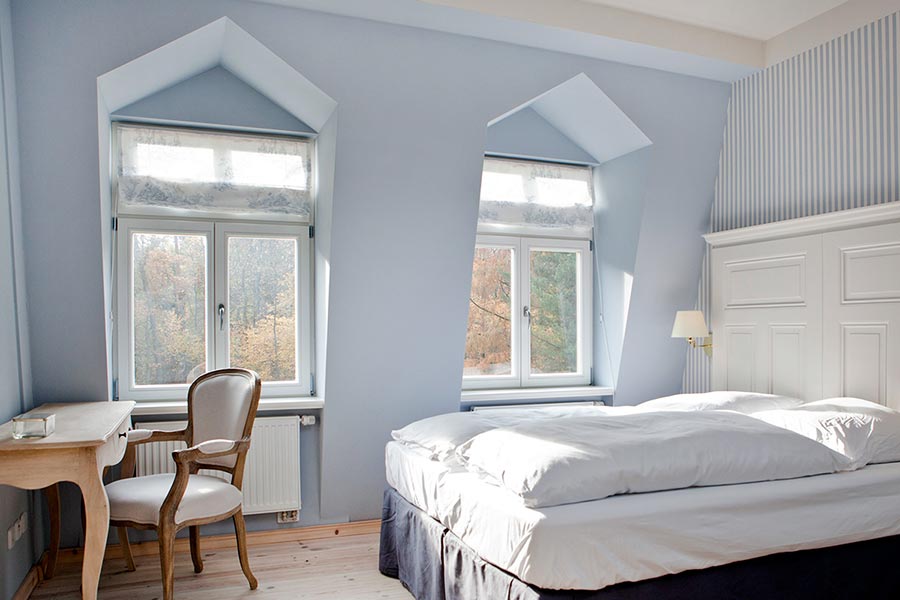 Hotelzimmer unterm Dach auf Gut Sarnow